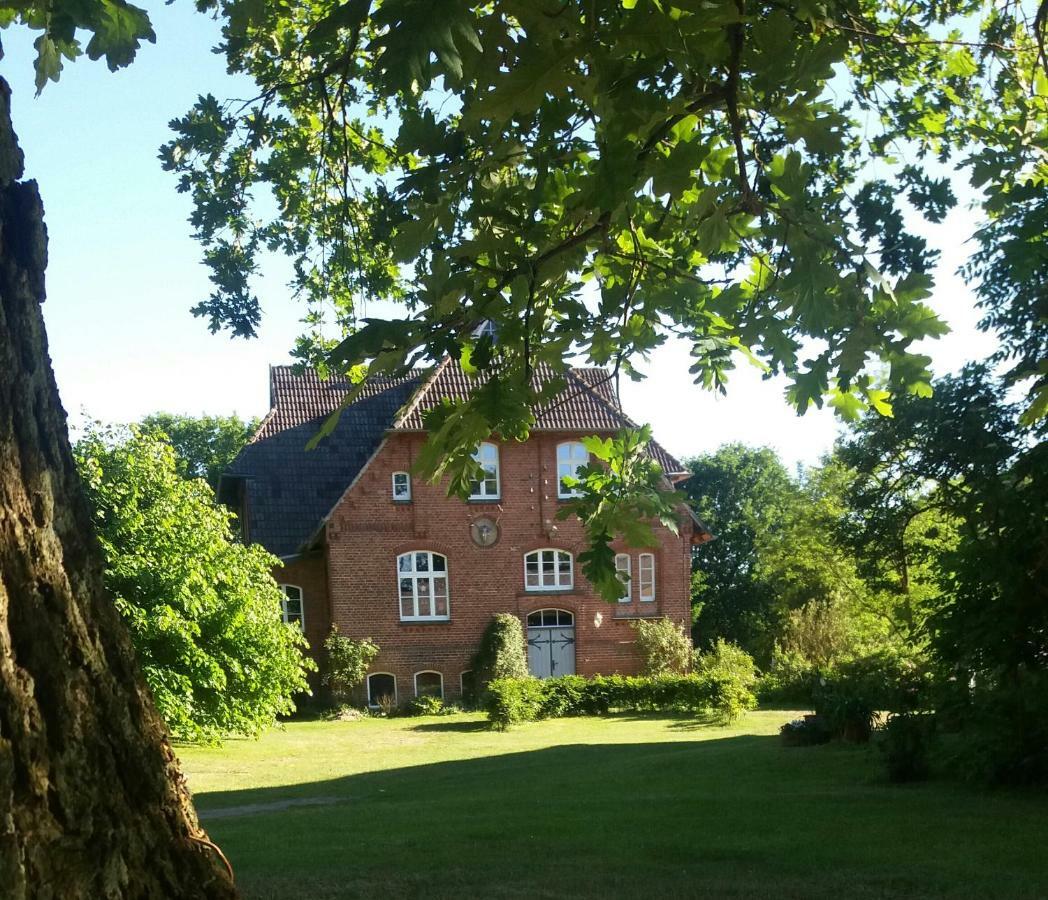 Ferienwohnung Ehemalige Revierfoersterei "Morgensuenn" Kuhstorf Buitenkant foto